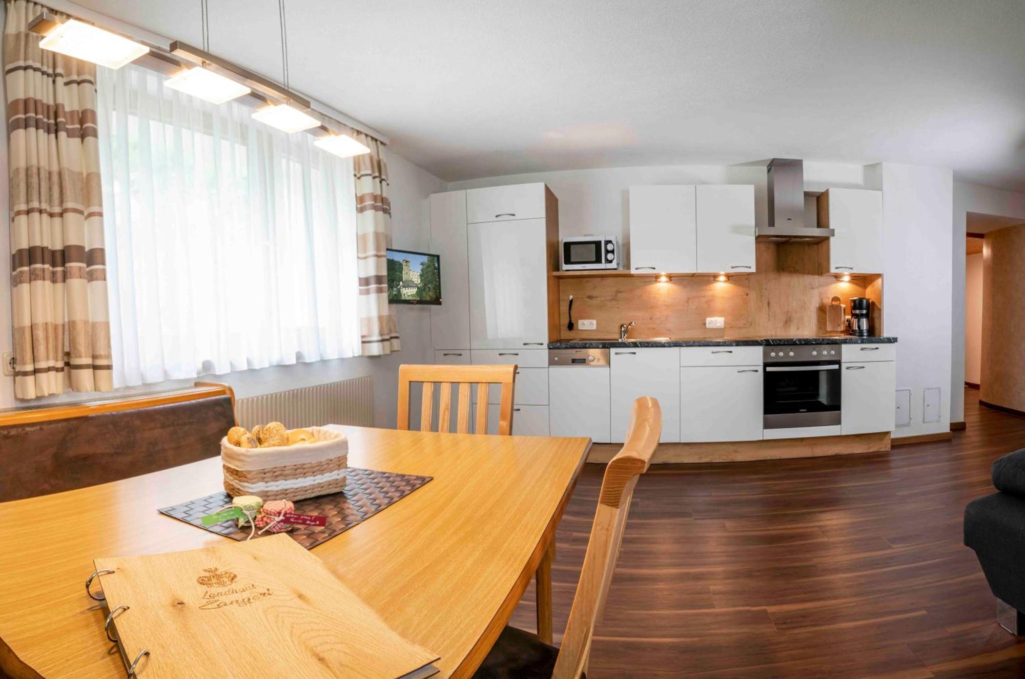 Landhaus Zangerl - Kobelerhof Landeck Pokoj fotografie